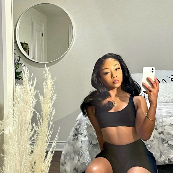 Meet your Posher - Picture 4 of 5